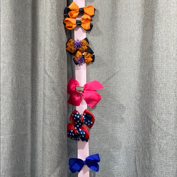 EMBROIDERY LETTER M HAIR BOW HOLDER - Picture 3 of 4